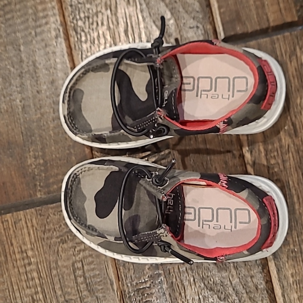 Toddler Girls size 5 Hey Dudes